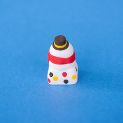 Back of Flurry the snowman keycap, showing the hat and scarf