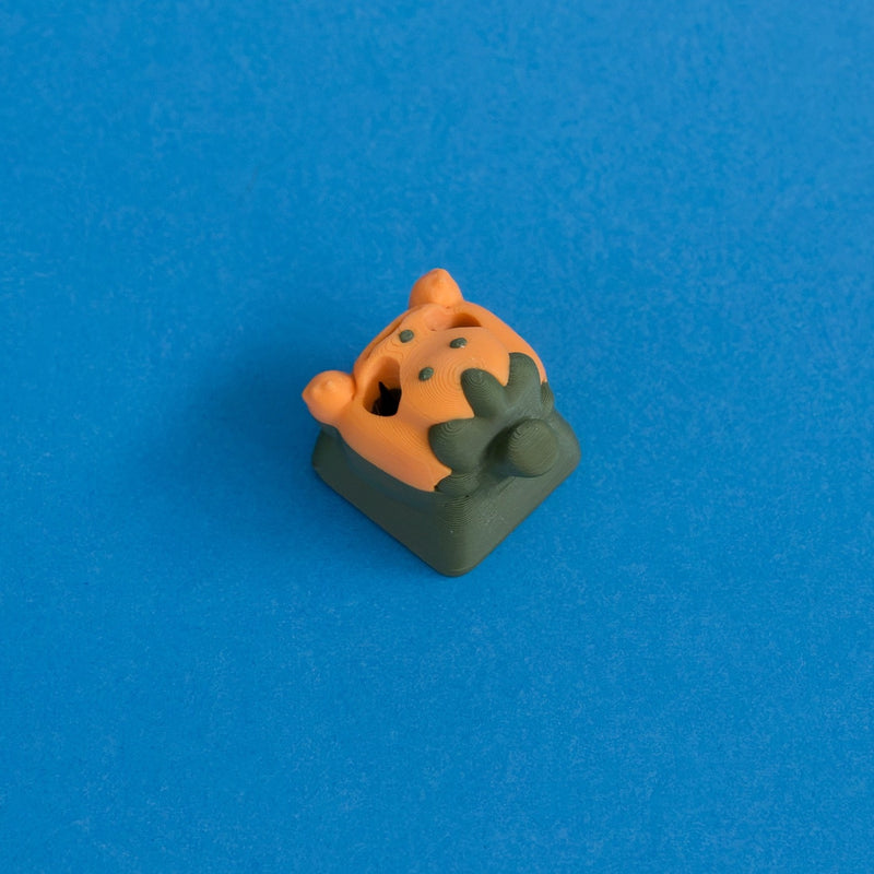 Lanty the pumpkin keycap three quarter view.